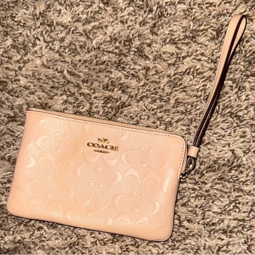 NWOT Coach Wristlet Wallet With Signature Logo Beige